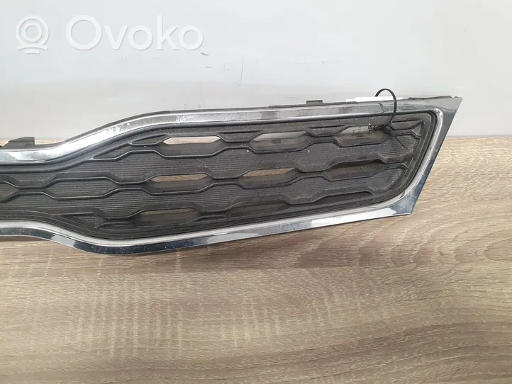 KIA Rio Grotelės viršutinės 863511W230