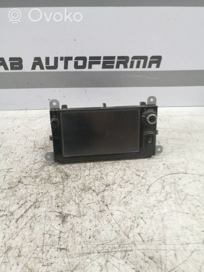 Renault Clio IV Radio/CD/DVD/GPS-pääyksikkö 281155249R