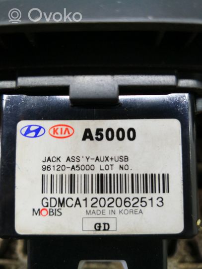 Hyundai i30 USB jungtis 96120A5000