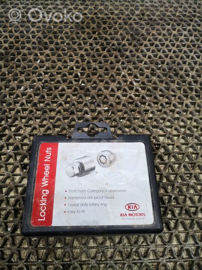 KIA Rio Anti-theft wheel nuts and lock AC09411013