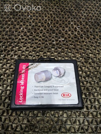 KIA Sportage Anti-theft wheel nuts and lock LP490ADU00