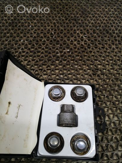 KIA Sportage Anti-theft wheel nuts and lock LP490ADU00