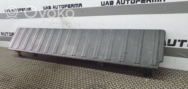 Volvo XC90 Tavaratilan/takakontin alempi sivuverhoilu 08641116
