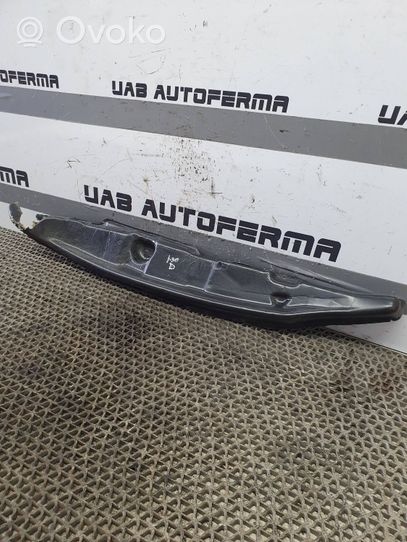 Hyundai i30 Supporto/guarnizione in poliuretano espanso del parafango 84117A6000