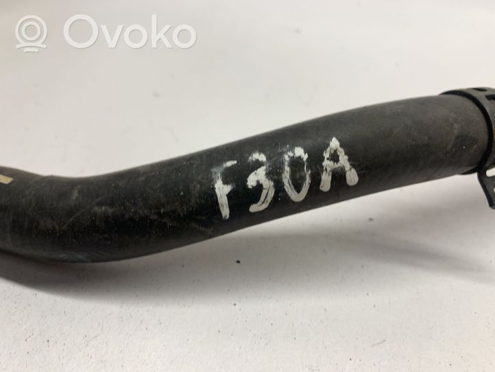 BMW 3 F30 F35 F31 Moottorin vesijäähdytyksen putki/letku 9208184