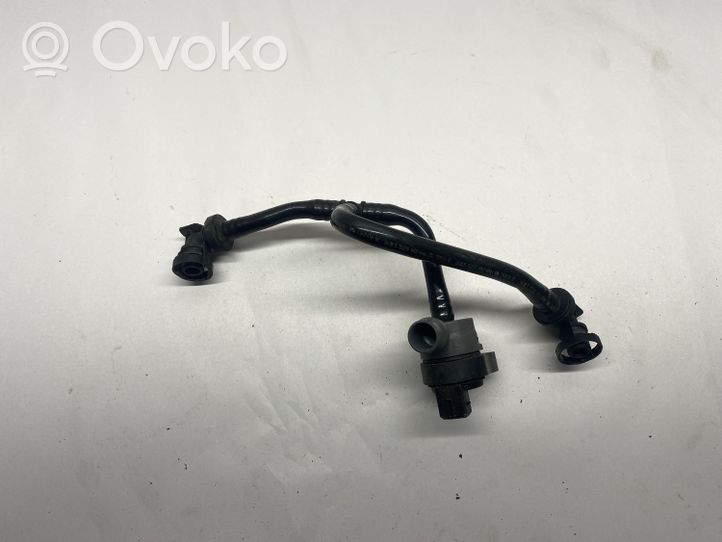 BMW 2 F22 F23 Tuyau de remplissage de réservoir de carburant 7848454