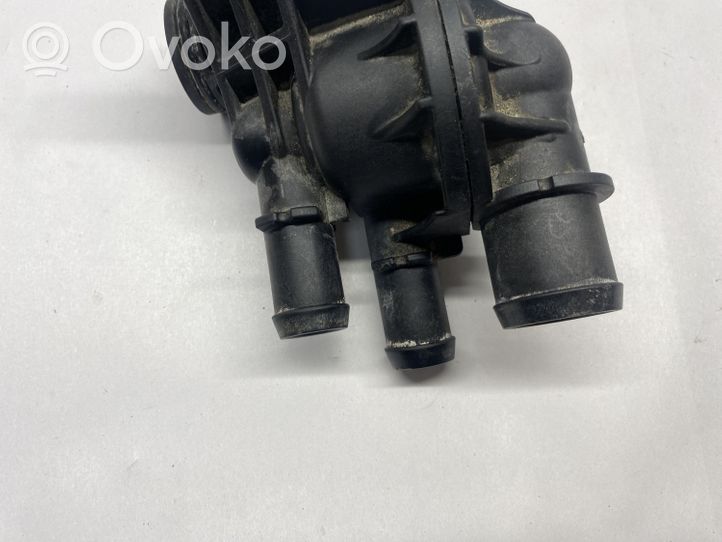 Ford Fusion II Boîtier de thermostat DS7G9K478DA