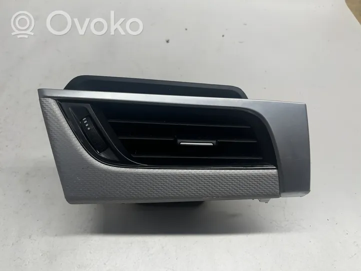 BMW X1 F48 F49 Kojelaudan tuuletussuuttimen suojalista 9292739