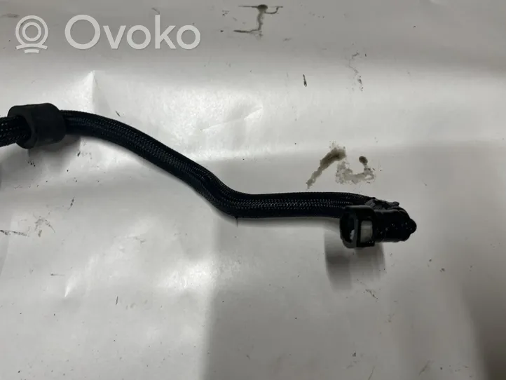 BMW X1 F48 F49 Polttoaineen ruiskutuksen syöttöletku 8514116