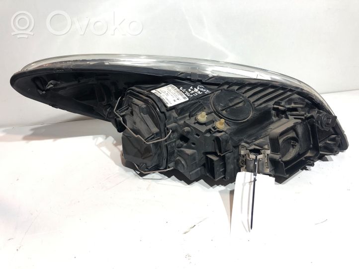 Volvo C30 Lampa przednia 31214805