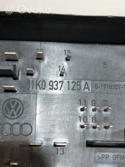 Volkswagen Tiguan Ramka / Moduł bezpieczników 1K0937125A