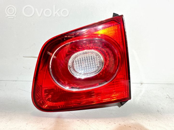 Volkswagen Tiguan Lampy tylnej klapy bagażnika 5N0945094B