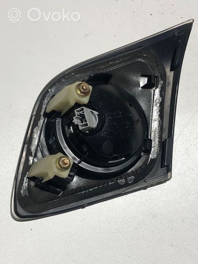 Mazda 3 I Lampy tylnej klapy bagażnika 