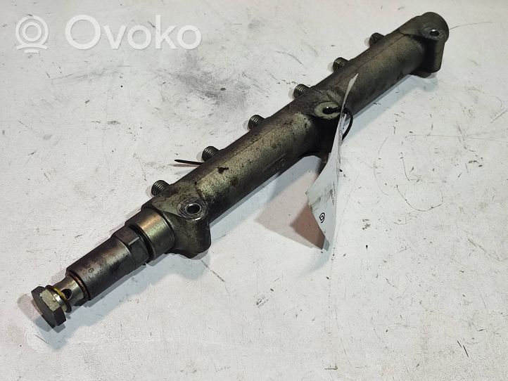 Volvo XC70 Tuyau de conduite principale de carburant 8658252