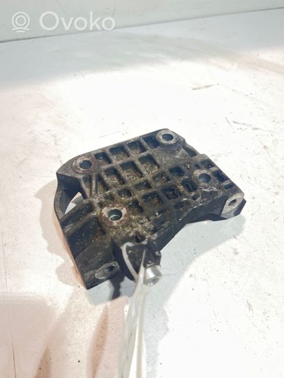 Volkswagen Touareg I Mocowanie alternatora 059903143P