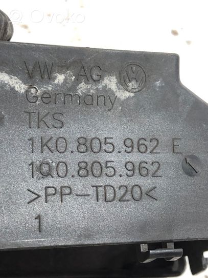 Volkswagen Tiguan Parte del condotto di aspirazione dell'aria 1K0805962E