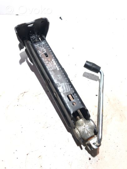 Volvo V70 Lift Jack 8679369