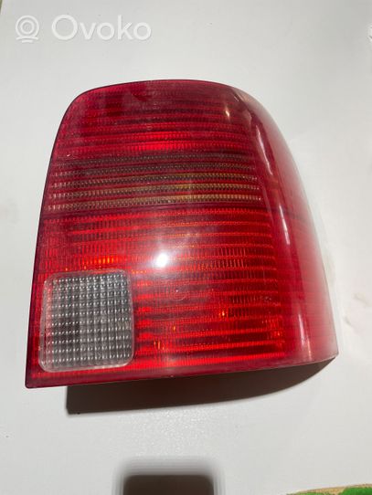 Volkswagen PASSAT B5 Aizmugurējais lukturis virsbūvē 3B9945112F