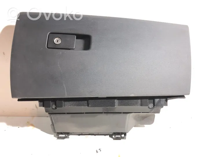 Volvo V70 Glove box 31305843