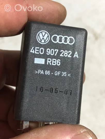 Audi Q7 4L Relé de la bujía de precalentamiento 4E0907282A