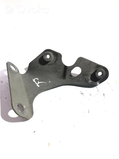 Audi Q7 4L Supporto di montaggio del parafango 4L0821136