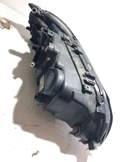 Volvo V70 Lampa przednia 89009280