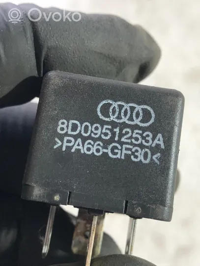 Audi Q7 4L Autres relais 8D0951253A