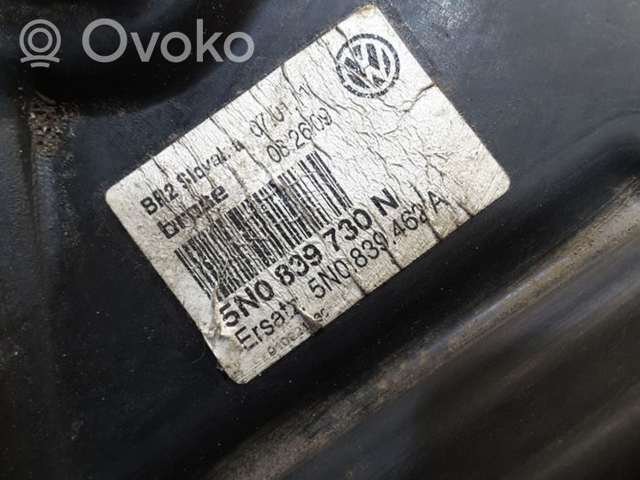 Volkswagen Tiguan Takaikkunan nostomekanismi ilman moottoria 5N0839756D