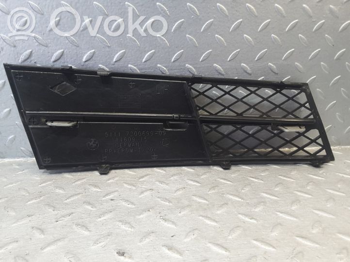 51117231859 BMW 5 F10 F11 Unteres Gitter dreiteilig vorne, 19.00  
