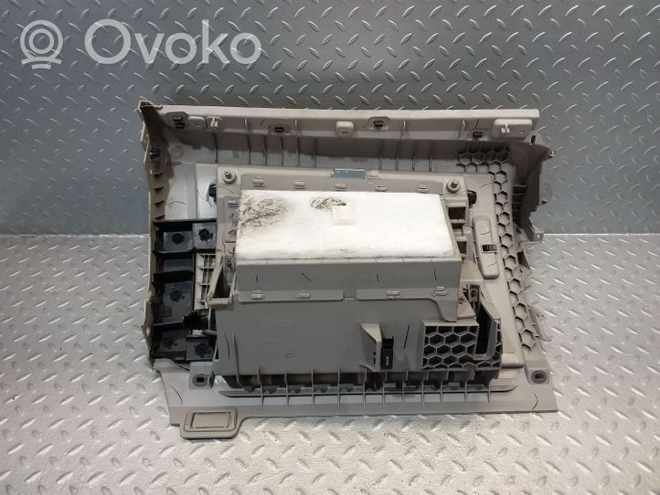 Volkswagen PASSAT B7 USA Glove box set 561857938