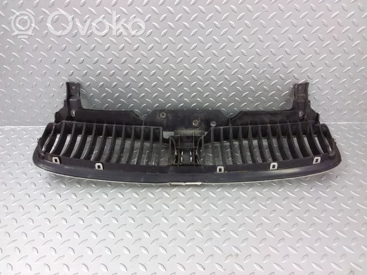 BMW 7 E65 E66 Griglia superiore del radiatore paraurti anteriore 7037727