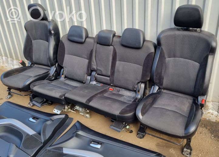 Mitsubishi Outlander Seat and door cards trim set 75001AR
