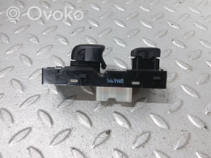 Nissan Pulsar Electric window control switch QA1024757