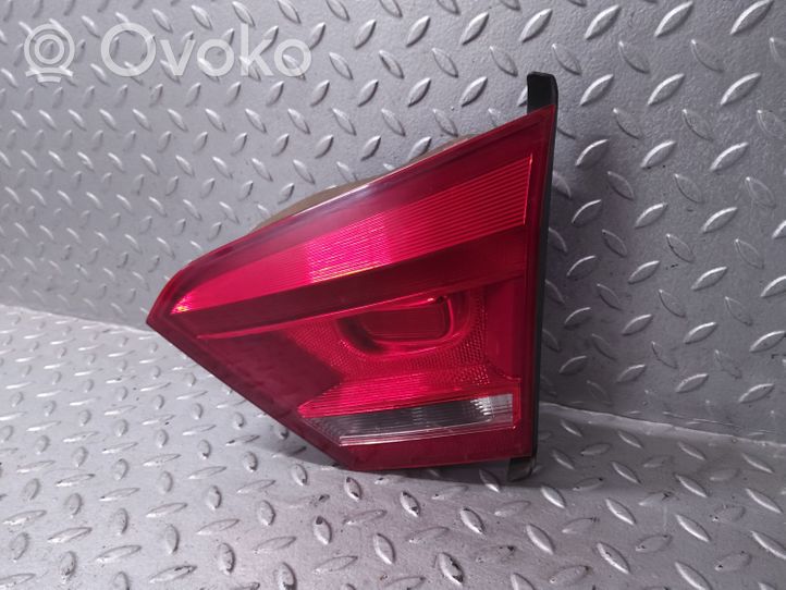 Volkswagen PASSAT B7 USA Lampy tylnej klapy bagażnika 561945094C