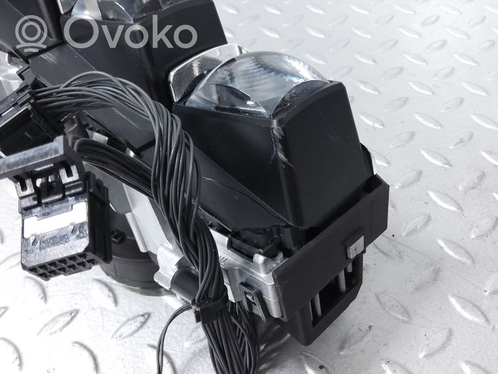 Audi Q7 4M Priekinio žibinto detalė 10050010000