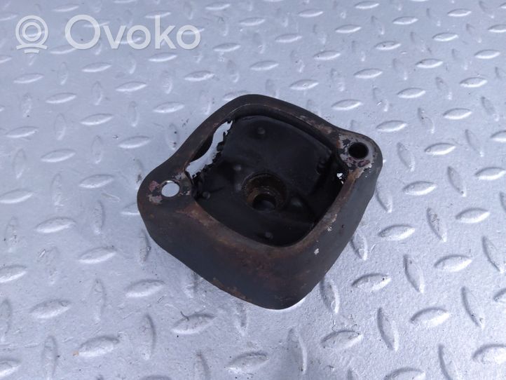 Mercedes-Benz 200 300 W123 Engine mount bracket 