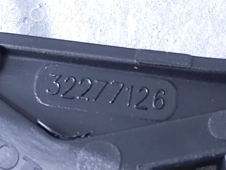 Volvo S60 Supporto di montaggio del parafango 32277126