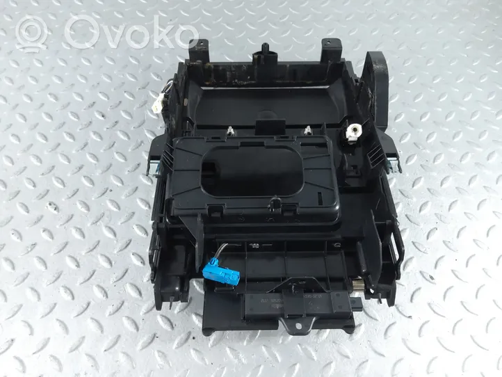 BMW X5 G05 Daiktadėžė centrinės konsolės 6810501