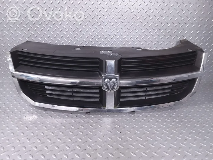 Dodge Avenger Grotelės viršutinės 05116322