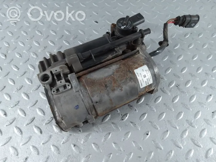 Audi A8 S8 D4 4H Ilmajousituksen kompressoripumppu 4H0616005D