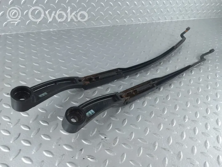 KIA Optima Front wiper blade arm 983212T110