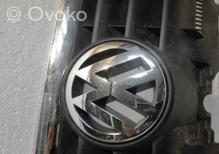Volkswagen Touran I Front bumper upper radiator grill 1T0853651