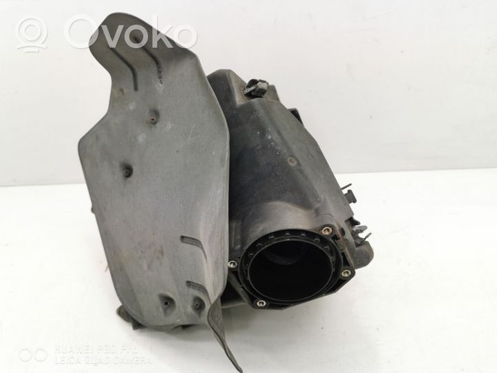 Volkswagen PASSAT B5.5 Scatola del filtro dell’aria 3B0133837D