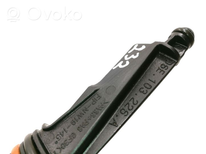 Audi A7 S7 4G Sfiato/tubo di sfiato/tubo flessibile 06E103226A