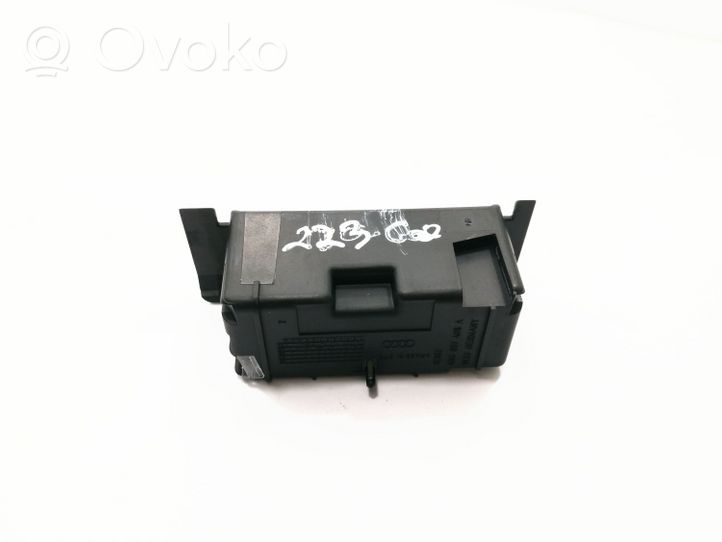 Audi A8 S8 D3 4E Takaoven tuhkakuppi 4B0857405A