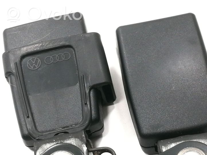 Audi A8 S8 D4 4H Klamra środkowego pasa bezpieczeństwa fotela tylnego 4H0857740