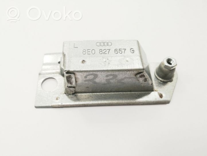 Audi A8 S8 D4 4H Lampa oświetlenia tylnej tablicy rejestracyjnej 8E0827657G