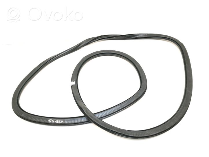 Audi A8 S8 D4 4H Rear door rubber seal (on body) 4H0833721D