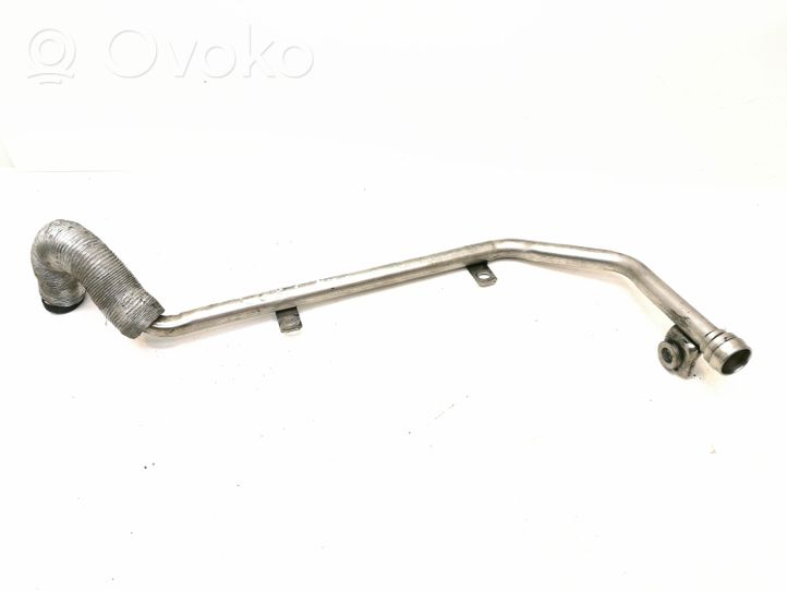 Volkswagen PASSAT B5.5 Linea/tubo flessibile della valvola EGR 06B133817M