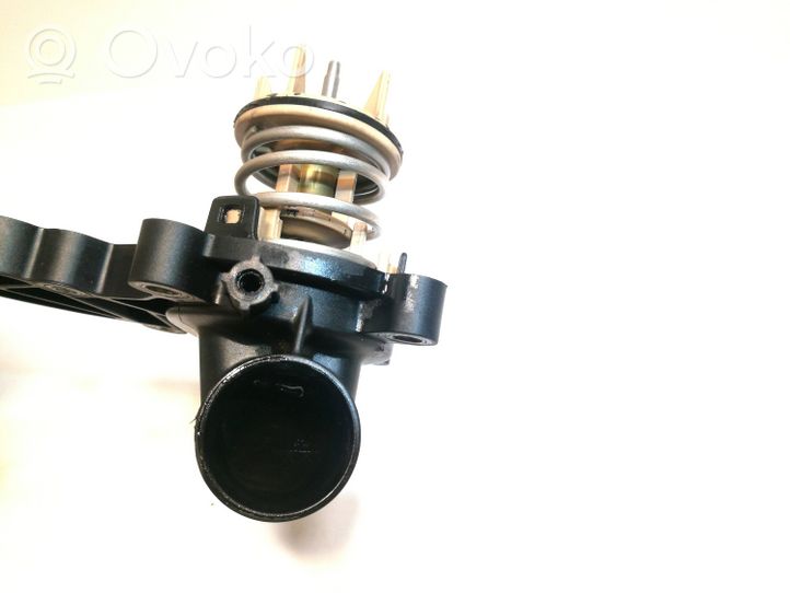 Audi Q7 4L Boîtier de thermostat / thermostat 06E121111AL